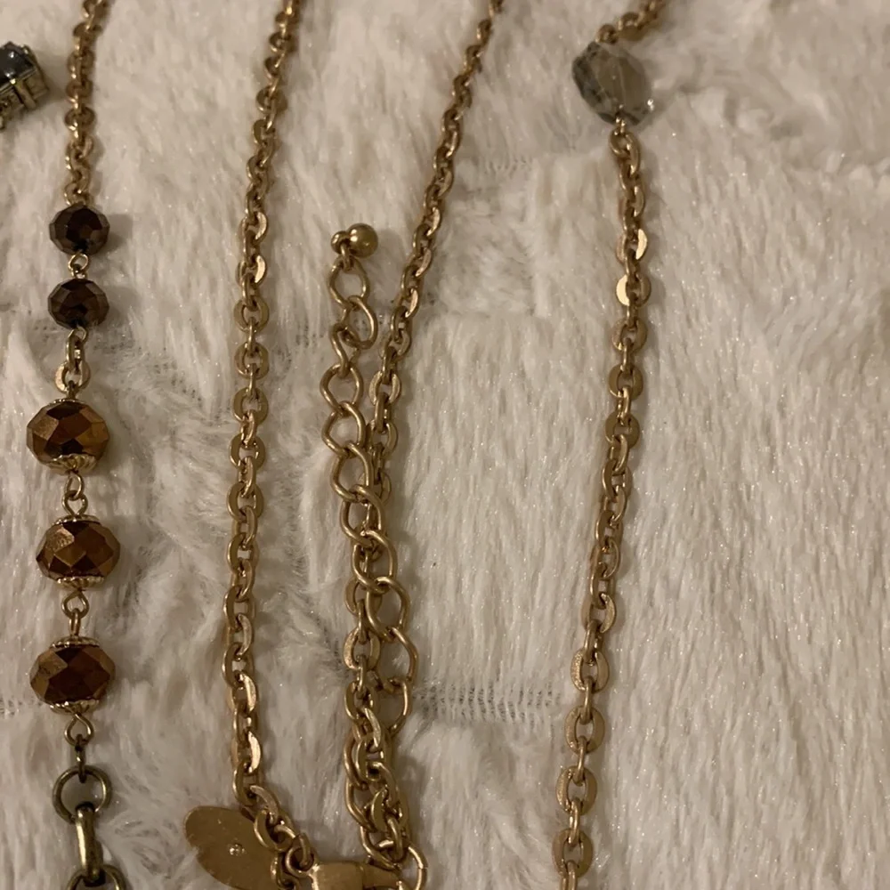 2‎ necklace’s with some beads.Gold tone and silver tone
